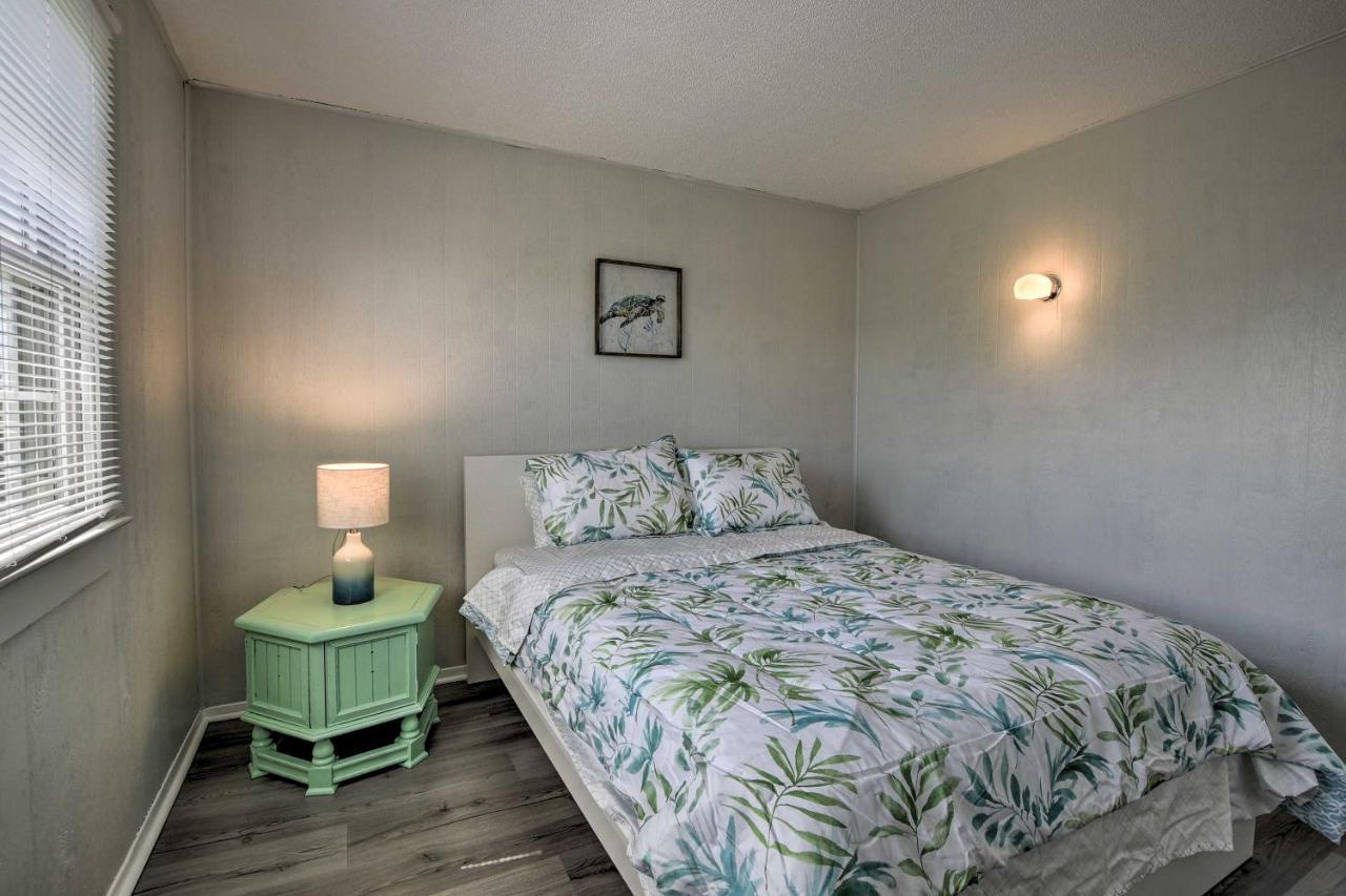 Oak Island Beach Abode With Deck Walk To Shore! Екстериор снимка