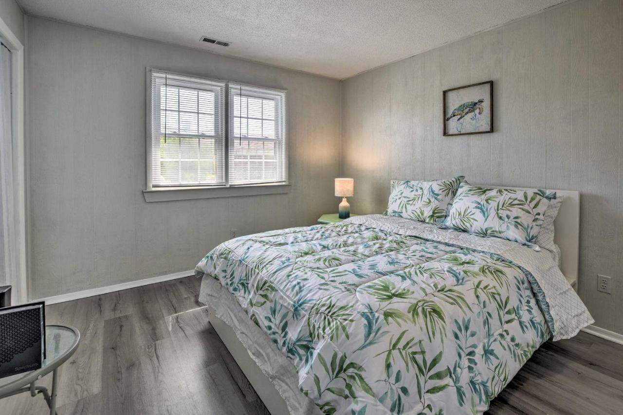 Oak Island Beach Abode With Deck Walk To Shore! Екстериор снимка