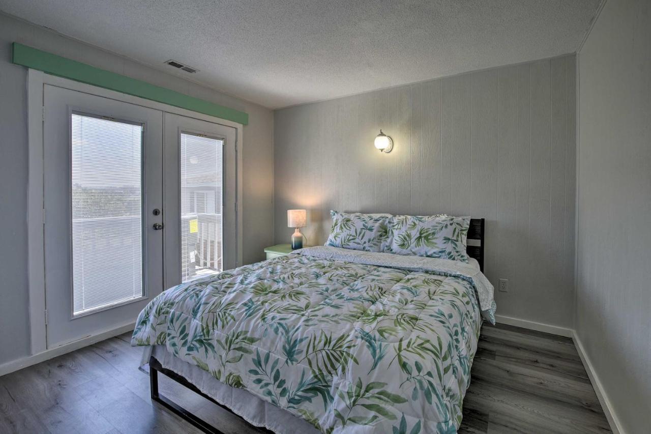 Oak Island Beach Abode With Deck Walk To Shore! Екстериор снимка