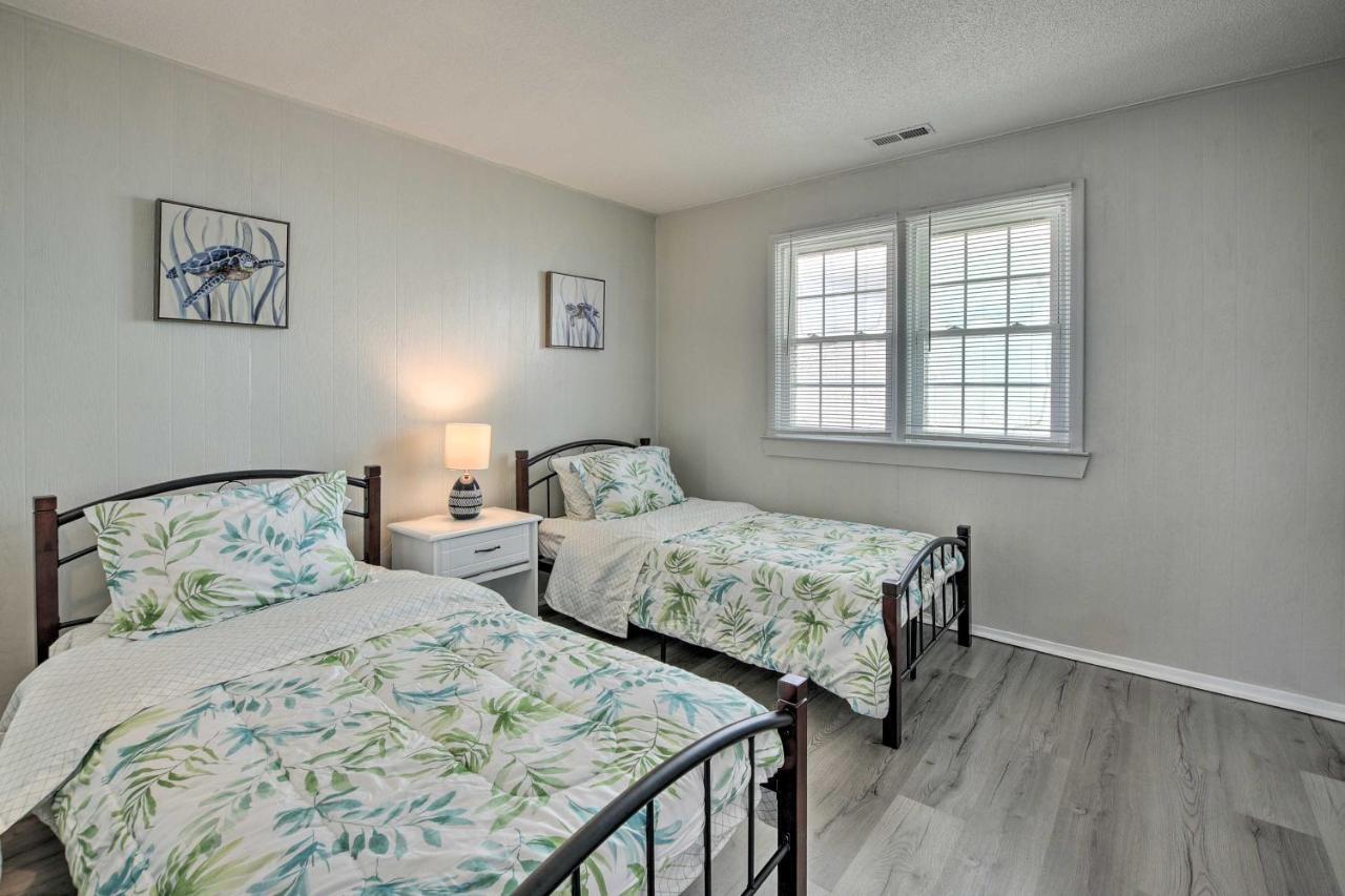 Oak Island Beach Abode With Deck Walk To Shore! Екстериор снимка