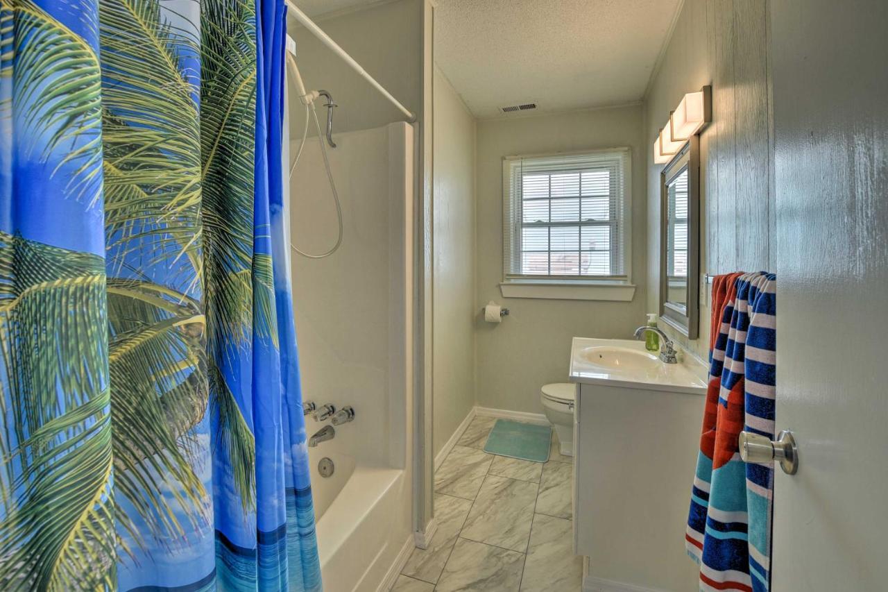 Oak Island Beach Abode With Deck Walk To Shore! Екстериор снимка