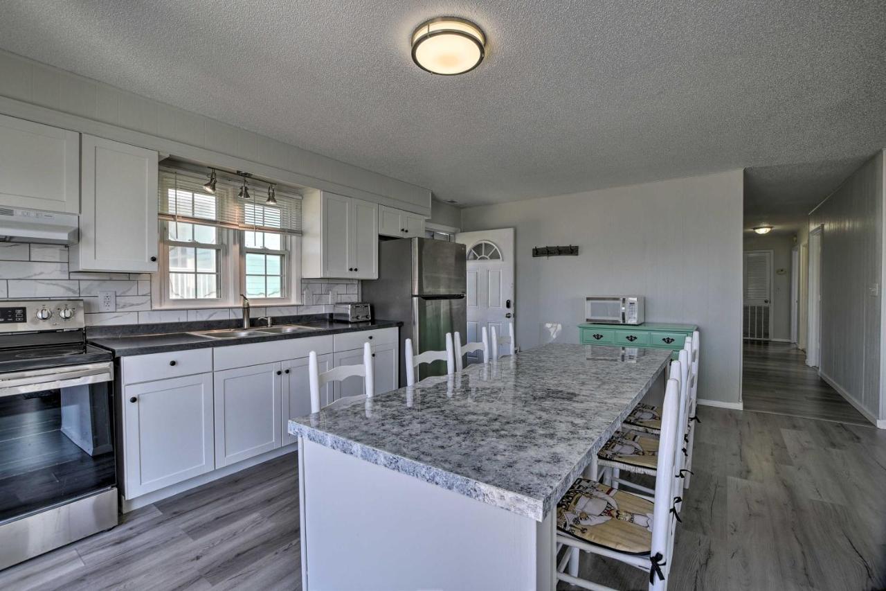 Oak Island Beach Abode With Deck Walk To Shore! Екстериор снимка